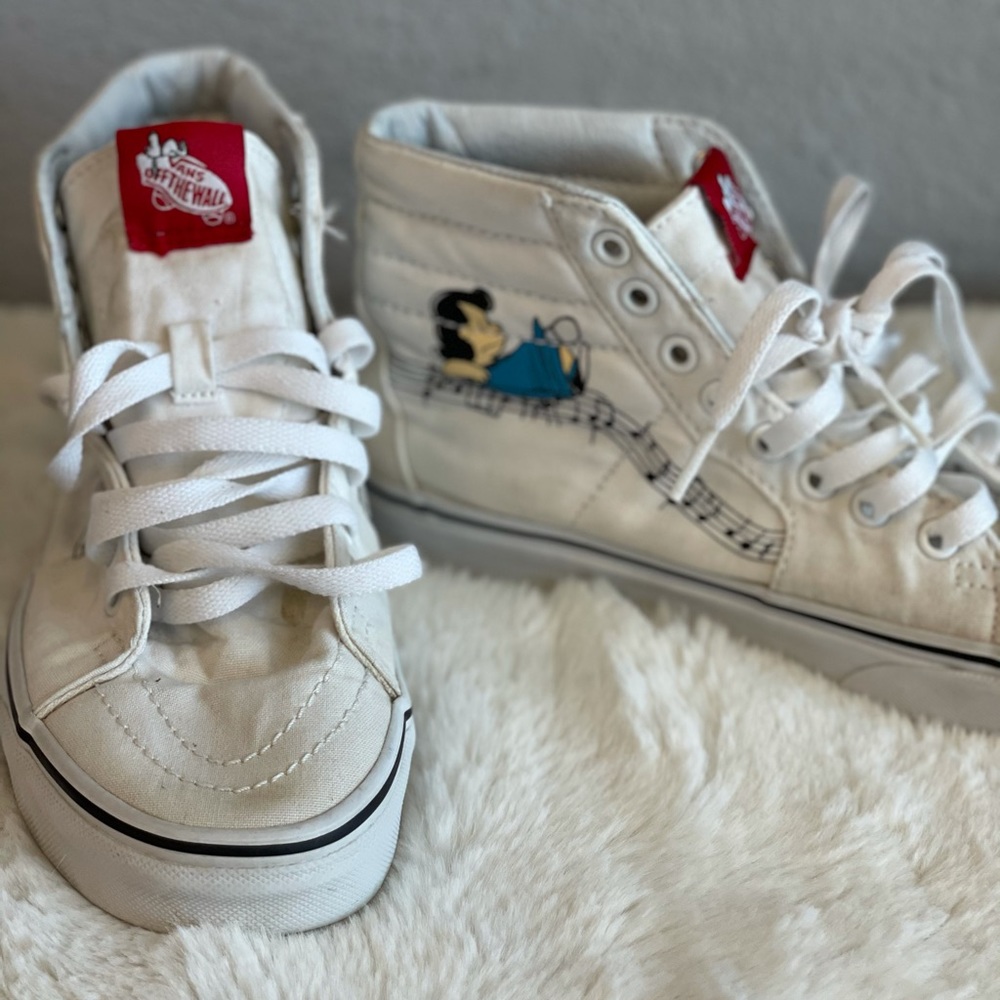 Vans off the wall Character tennis shoes